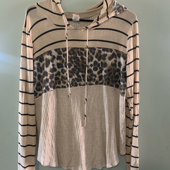 7th Ray long sleeved hooded shirt - Picture 4 of 4